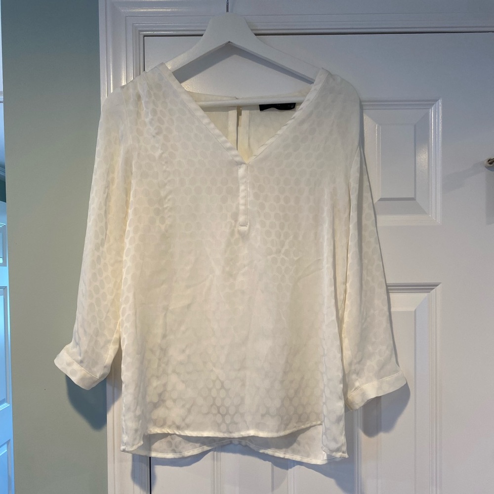 Adorable and versatile blouse